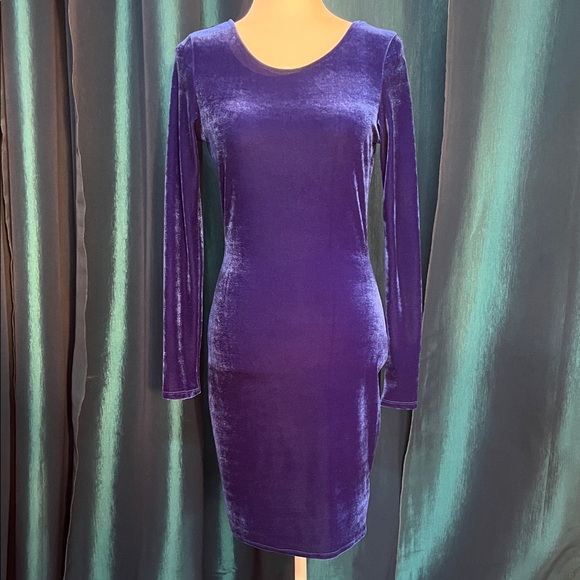 Elegant Blue Velvet Dress - Picture 1 of 5